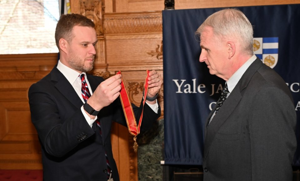 Landsbergis awards Yale University Professor Timothy Snyder: "Your works remind us why we must not forget history"