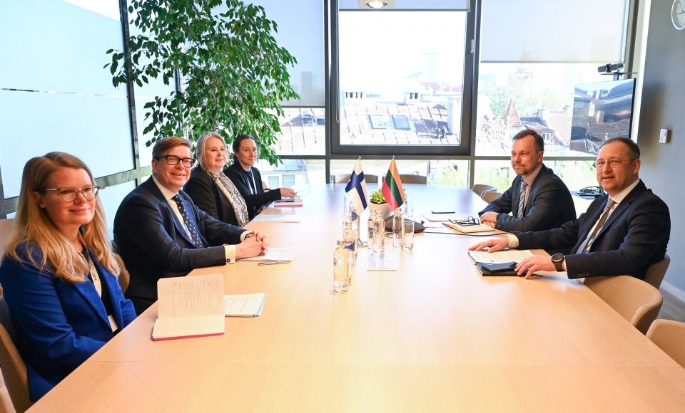 Viceministras S. Šatūnas: „Nepaisant artėjančių Europos Parlamento rinkimų, darbai Briuselyje neturi stoti: Rusijai – naujos sankcijos, o Ukrainai ir Moldovai – naujas etapas link narystės ES“
