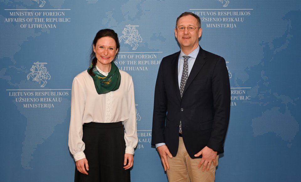Viceministras S. Šatūnas susitikime su Norvegijos delegacija: „NATO viršūnių susitikimas Vašingtone turi priartinti Ukrainą prie aljanso“