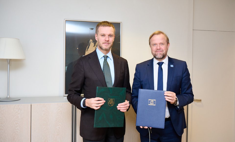 Landsbergis podpisał porozumienie z Radą Europy w sprawie utworzenia w Wilnie centrum informacyjnego dla Białorusinów