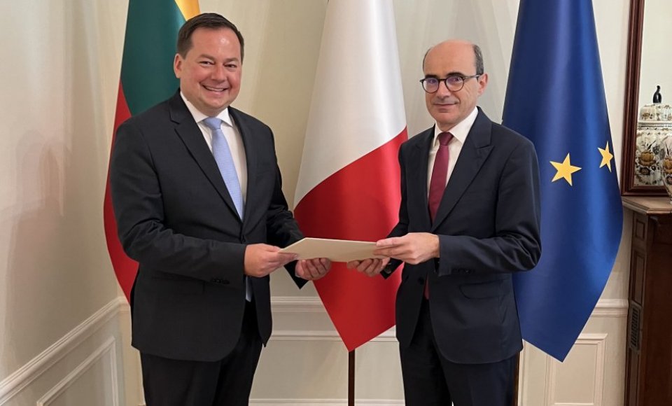 L’Ambassadeur de Lituanie en France remet les copies figurées de ses lettres de créance
