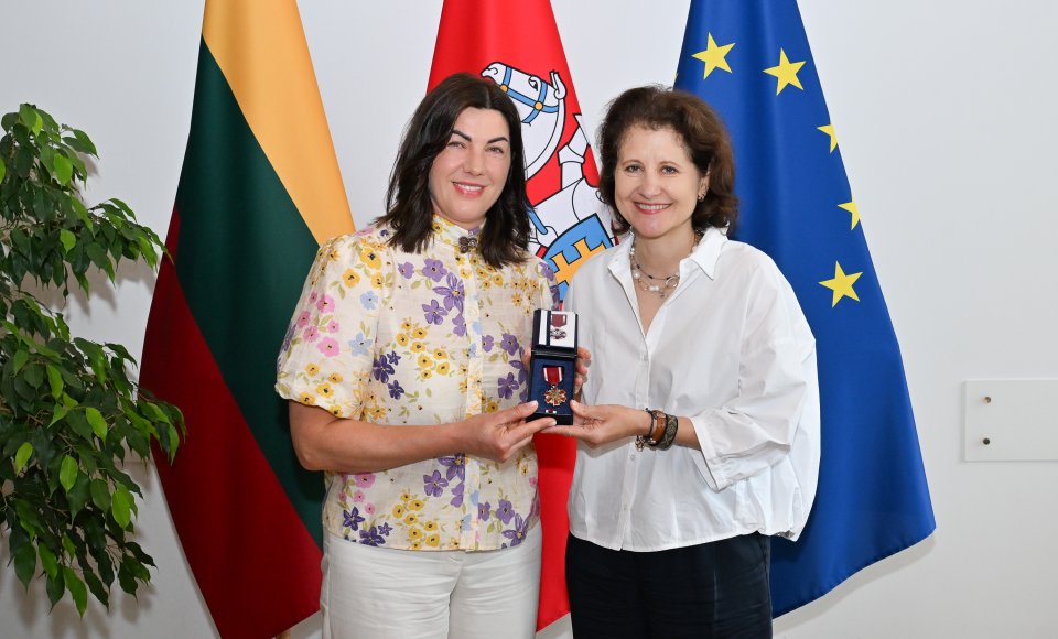 Vice-Minister Plepytė awarded Mockė, founder of the charity organisation "Ireland‘s Lithuanians care"