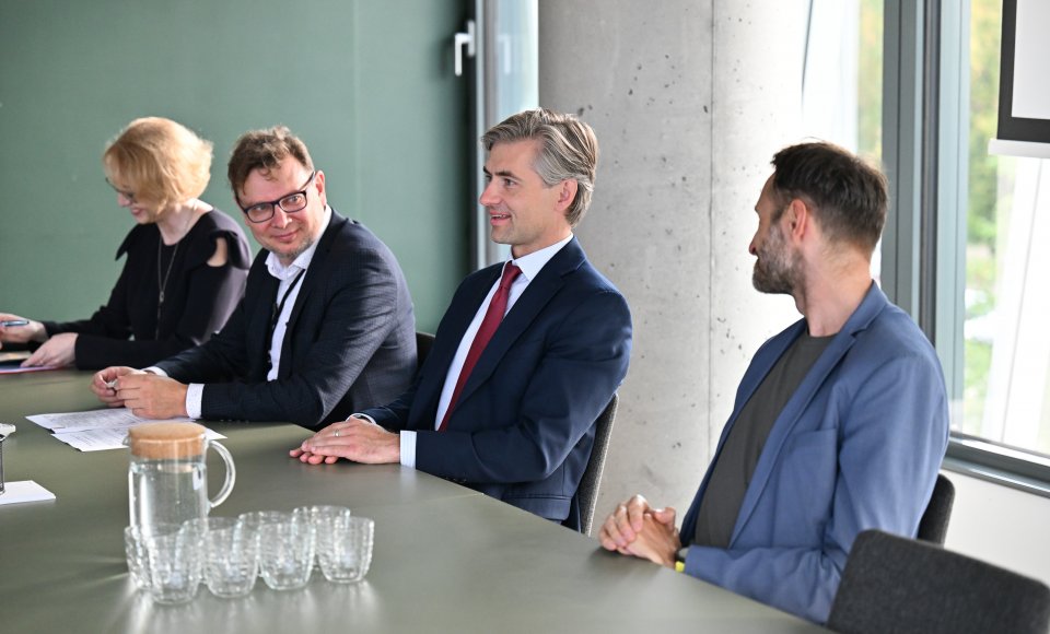 Budrys met with representatives of business service centres Global Business Services and Invest Lithuania