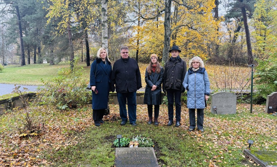 Lietuvos diplomatinės atstovybės užsienyje pagerbė iškilių tautiečių atminimą