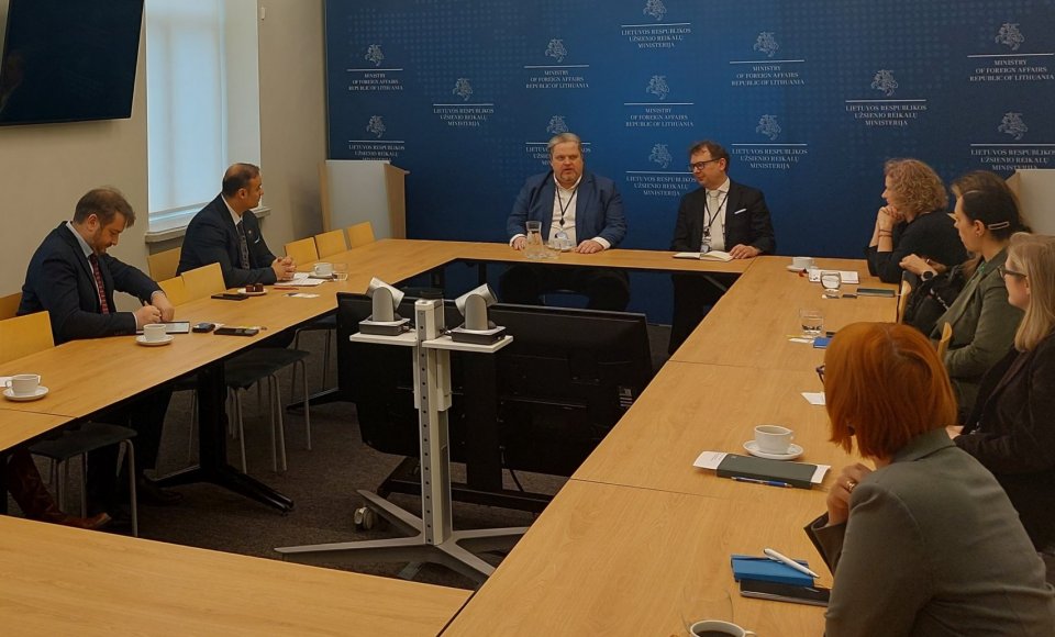 Viceministras T. Valys susitiko su Lietuvoje veikiančių dvišalių prekybos rūmų atstovais