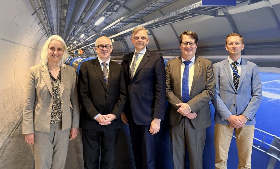 Ambasadorius R. Paulauskas susitiko su CERN vadovu M. Thomsonu