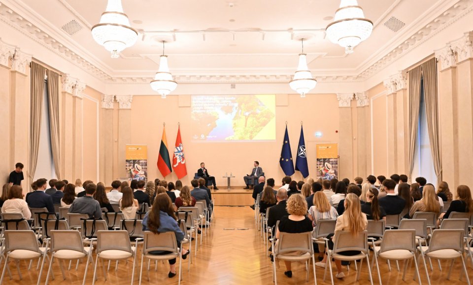 Ministras K. Budrys: diasporos jaunimas prisideda prie Lietuvos gerovės kūrimo 