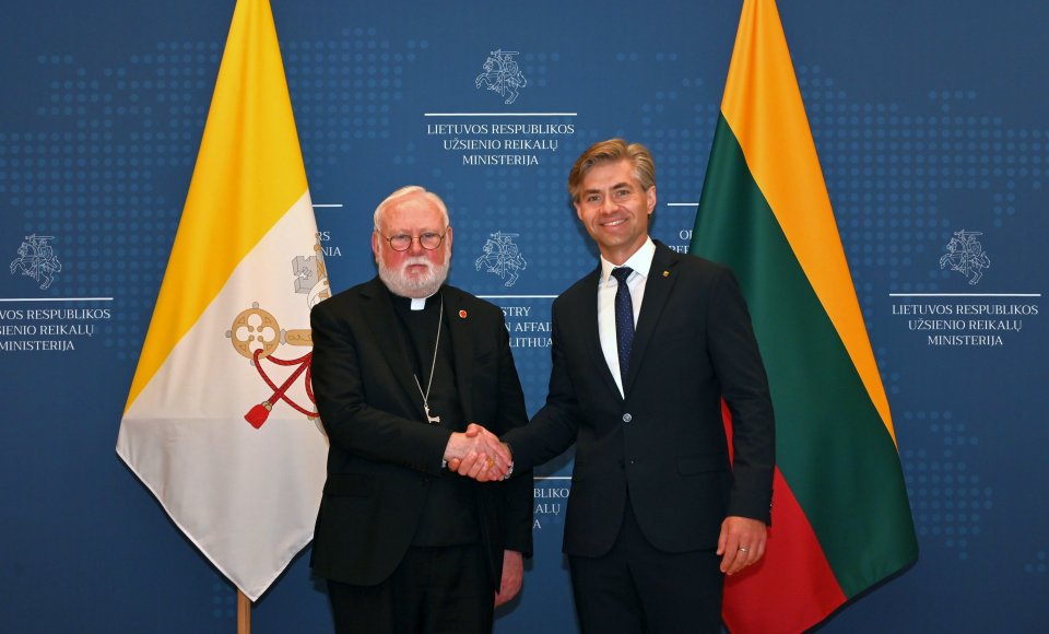 K. Budrys dvišalius ryšius ir paramą Ukrainai aptarė su Šventojo Sosto sekretoriumi santykiams su valstybėmis arkivyskupu P. R. Gallagheriu  