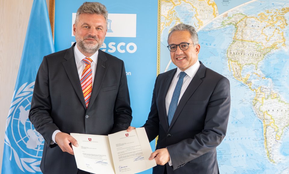 Ambasadorius G. Marcinkevičius įteikė skiriamuosius raštus UNESCO Generaliniam direktoriui