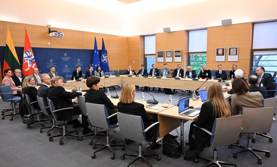 Viceministras S. Mitkus susitikime su MIT atstovais: tarptautinis mokslo ir verslo...