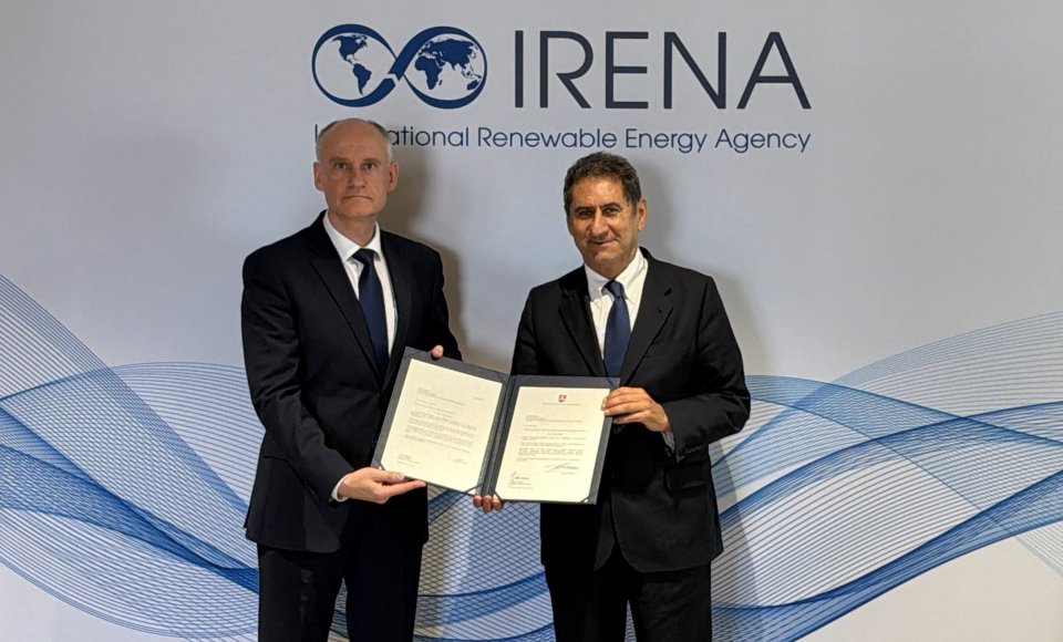 Ambasadorius E. Mickus įteikė skiriamuosius raštus IRENA generaliniam direktoriui