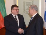 L.Linkevičius (à gauche) s'est rencontré avec le Premier ministre israélien. Photo prise par Amos Ben Gershom