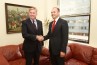A.Ažubalis (à gauche) et le ministre des Affaires étrangères du Kosovo, Enver Hoxhaj