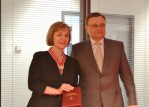 Seimo Pirmininkas apdovanojo V.Pusić garbės ženklu „Lietuvos diplomatijos žvaigždė“