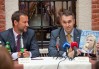 Seimo Pirmininko pavaduotojas Petras Auštrevičius laiko 44 tūkstančių egzempliorių tiražu išleistą žurnalą ukrainiečių kalba „Lietuva: sėkmingo pasirinkimo istorija“